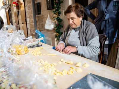 ...quello della 67enne Angela Lastella, aiutata da due parenti